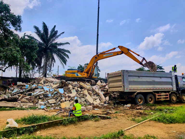 Métro d’Abidjan : reprise de l’opération de démolition des bâtis sur l’emprise dans la zone Nord et zone Sud