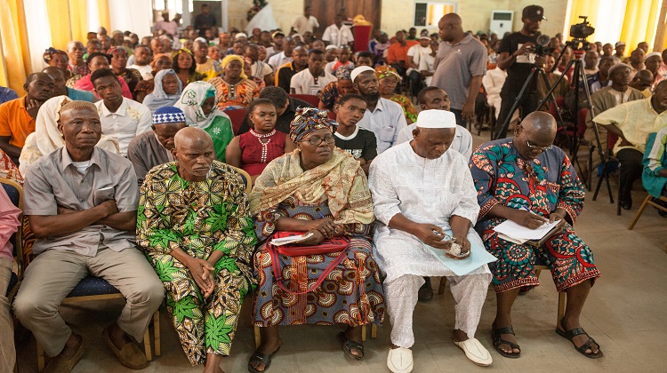 CONSULTATIONS PUBLIQUES DES POPULATIONS IMPACTEES PAR LE TRACE DE LA LIGNE 1 DU METRO D'ABIDJAN : ETAPE DU PLATEAU ET TREICHVILLE