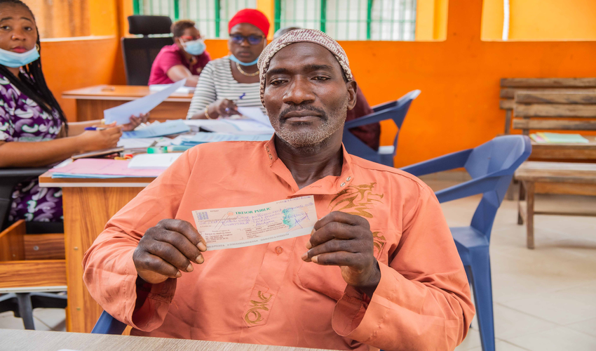 Ligne 1 du métro d'Abidjan : plusieurs personnes impactées reçoivent leur chèque à Anyama