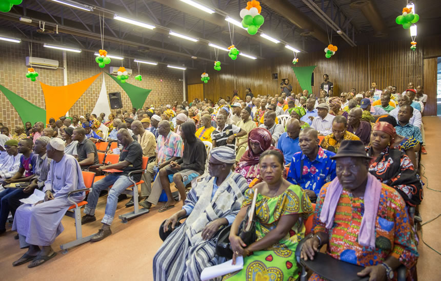 CONSULTATIONS PUBLIQUES DES POPULATIONS IMPACTEES PAR LE TRACE DE LA LIGNE 1 DU METRO D'ABIDJAN
