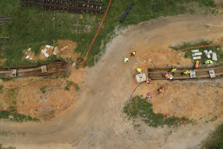 Plateau - Pk9+300 : Travaux de dévoiement de la ligne électrique HTB 90KV par CI-Energies dans le cadre des travaux préparatoires du Métro d’Abidjan.